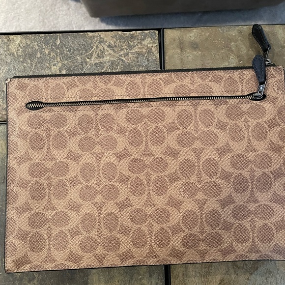 Coach Manahatten signature pouch - Picture 2 of 8